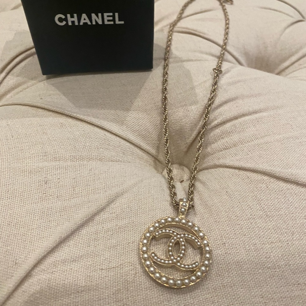 CHANEL NECKLACE